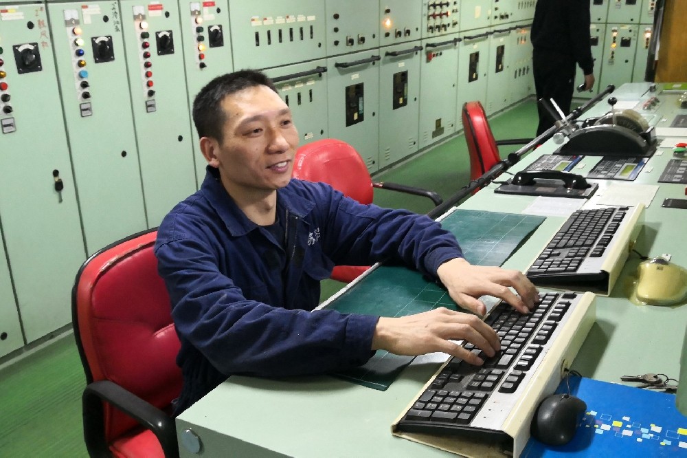 致敬遠洋奮楫者 | 航海工匠朱曉亮