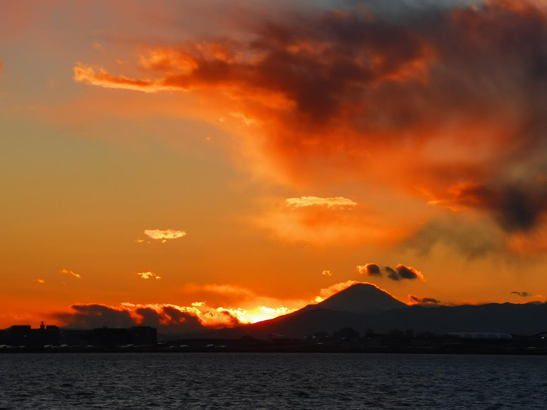海員文藝社 | 請收下這份海景明信片，當(dāng)富士山遇上落日！