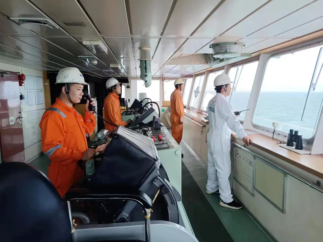 江蘇遠(yuǎn)洋開(kāi)展船岸聯(lián)合應(yīng)急反應(yīng)演習(xí)