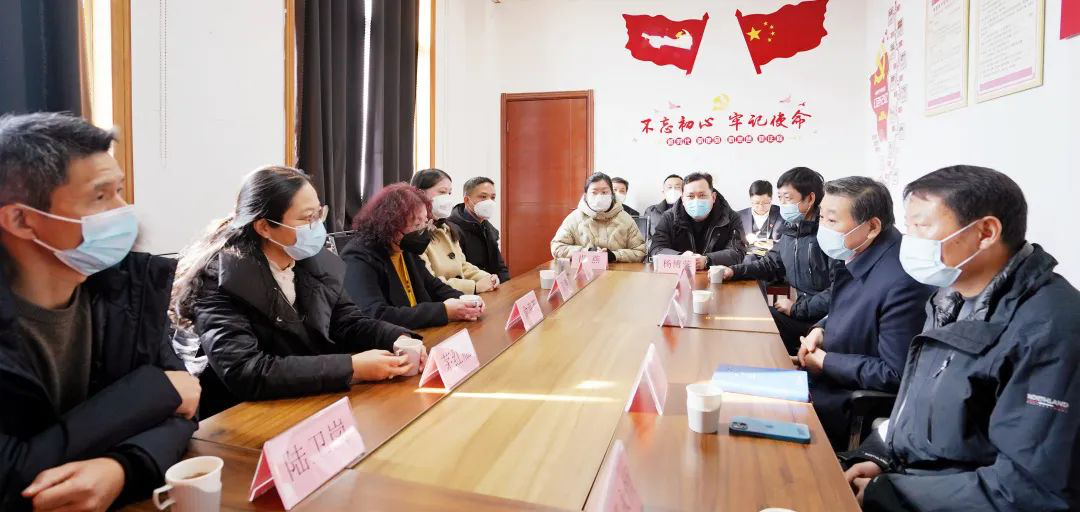 新春送溫暖 關(guān)愛暖人心 江蘇遠(yuǎn)洋黨委開展春節(jié)前走訪慰問