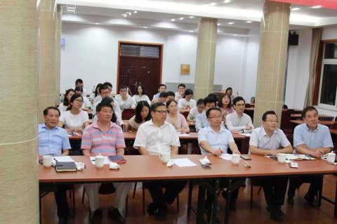 公司舉辦新員工入職培訓(xùn)匯報(bào)演講