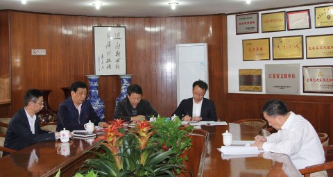 弘揚(yáng)愛(ài)國(guó)奉獻(xiàn)精神 爭(zhēng)做新時(shí)代奮斗者  ——江蘇遠(yuǎn)洋黨委中心組學(xué)習(xí)“時(shí)代楷?！蓖趵^才同志先進(jìn)事跡