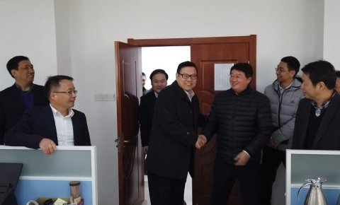 春節(jié)開工首日，公司領導向員工拜年