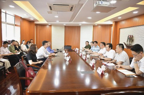 新加坡億中海運(yùn)來我司拜訪