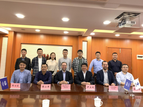 Peter ?Doehle?Schiffahrts-KG總經(jīng)理一行來江蘇遠洋進行合作交流洽談