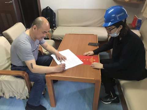 落實全面從嚴治黨 壓實黨建工作責任 ——紀檢監(jiān)察室赴“江遠錦州”輪開展廉潔課堂