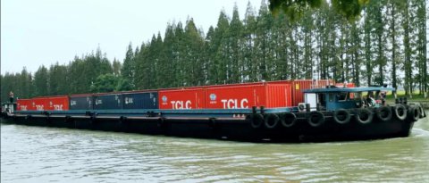 太倉港-蘇州園區(qū)港內(nèi)河航線成功首航