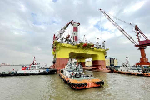 江蘇省港口集團(tuán)蘇港航務(wù)公司圓滿完成中國首艘中深水半潛式鉆井平臺拖帶任務(wù)