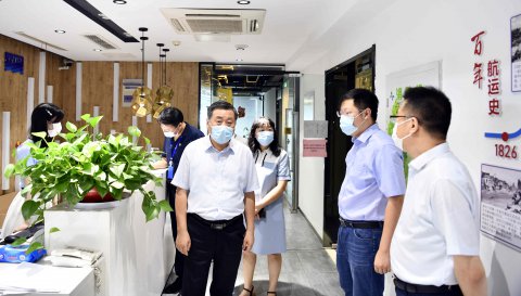 江蘇遠(yuǎn)洋領(lǐng)導(dǎo)督查一線疫情防控和安全生產(chǎn)工作并開展夏季安康“三送”活動