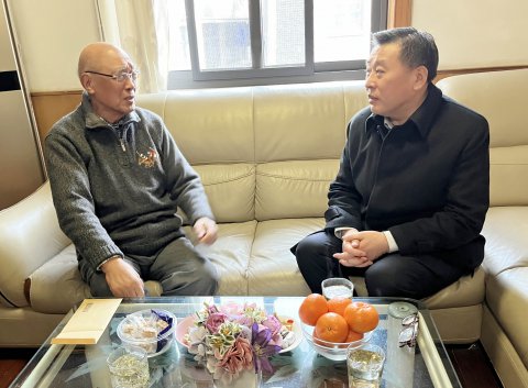 扶貧濟(jì)困獻(xiàn)愛心，溫馨和諧過春節(jié)