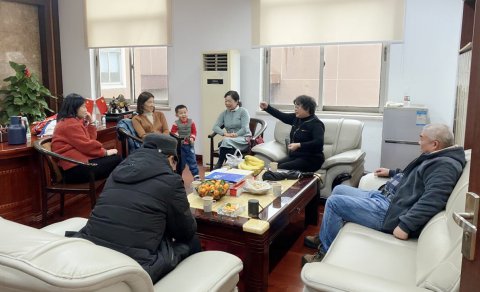 江蘇遠(yuǎn)洋船員、家屬齊聚服務(wù)站——其樂融融話新年，心里牽掛“敬業(yè)的你”