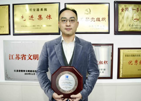 喜報(bào)！“江遠(yuǎn)常州”輪船長(zhǎng)繆燚獲香港海事處“海員戰(zhàn)疫”獎(jiǎng)