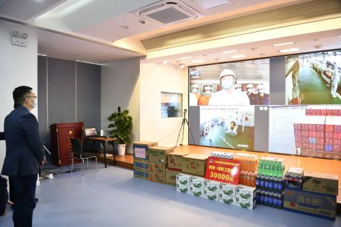 江蘇省港口集團(tuán)總經(jīng)理關(guān)永健慰問(wèn)疫情防控一線職工